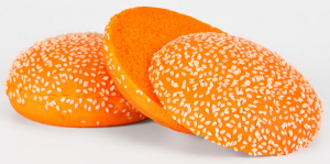 Булочка для гамбургера Оранжевая с кунжутом 55гр (45шт)